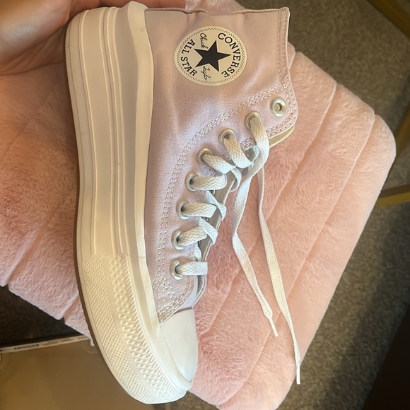 Lavender Converse BARELY WORN Platform - Picture 6 of 7